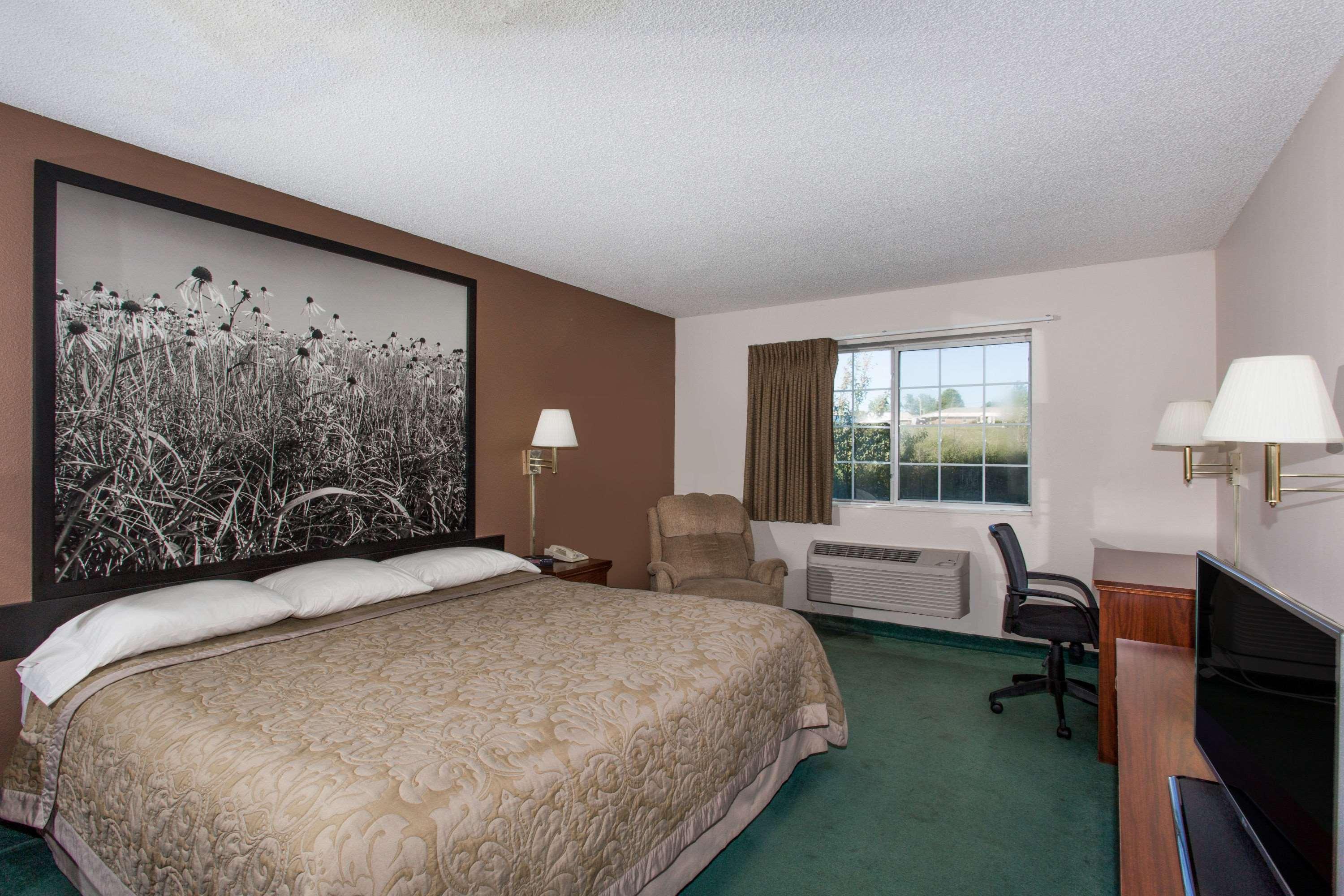 Super 8 By Wyndham Richmond Hotel Eksteriør billede