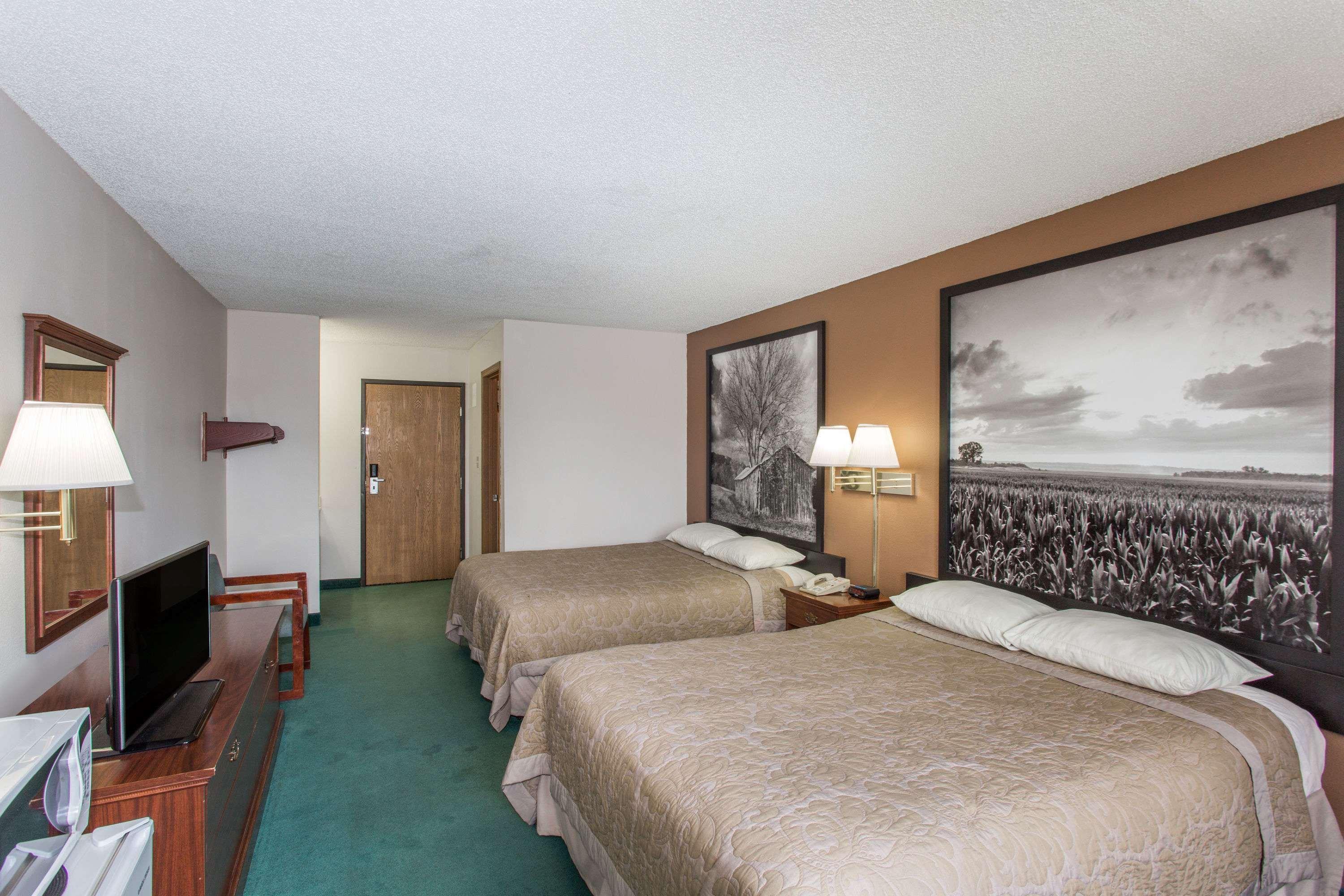 Super 8 By Wyndham Richmond Hotel Eksteriør billede