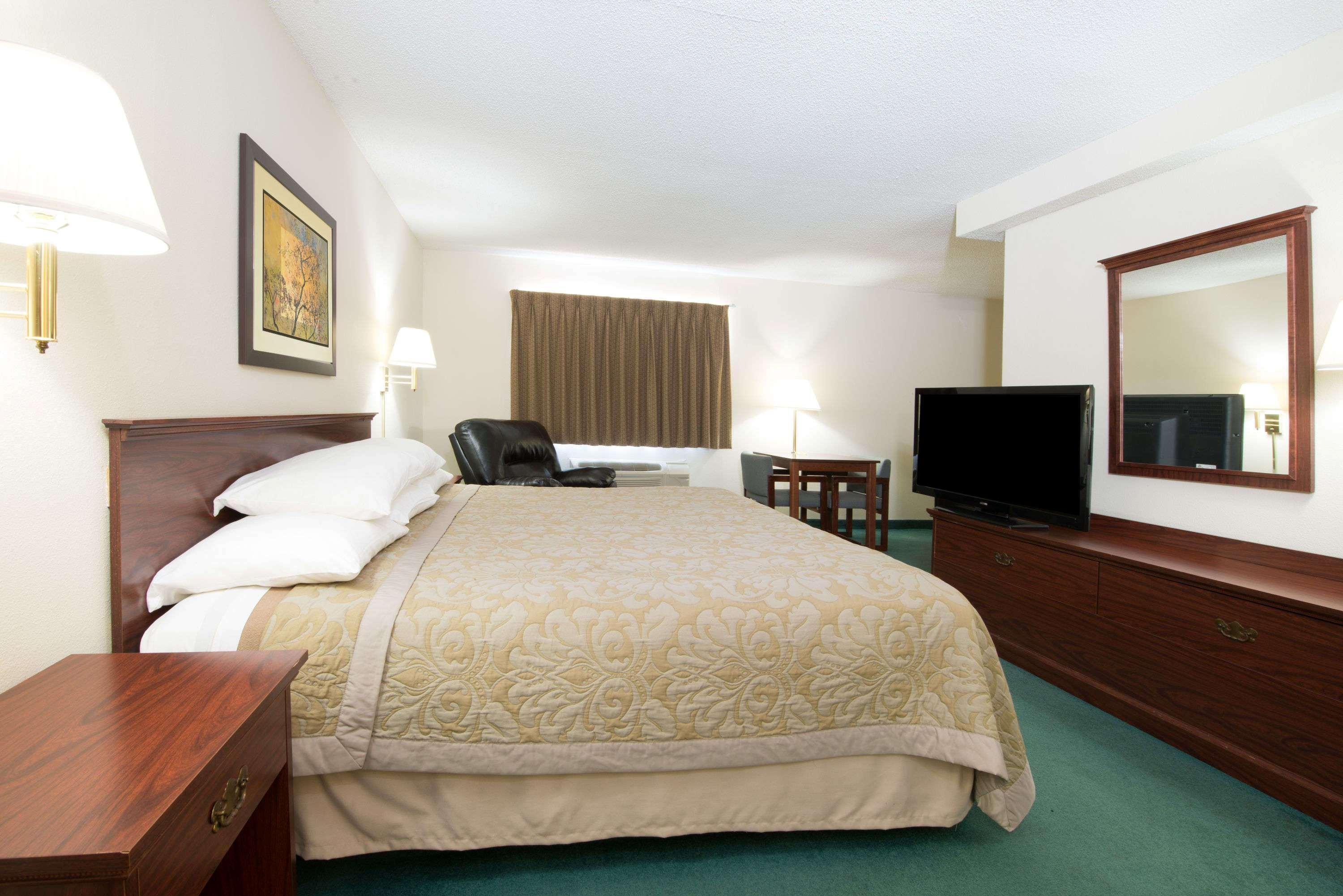 Super 8 By Wyndham Richmond Hotel Eksteriør billede